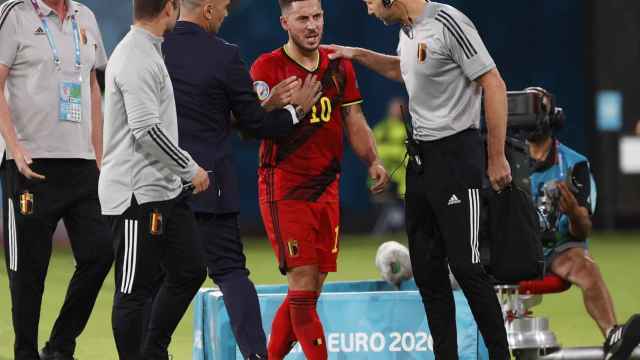 Eden Hazard se retira lesionado en el partido entre Bélgica y Portugal / EFE