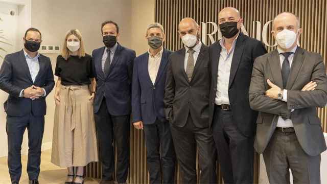 De izquierda a derecha: El consejero delegado de Baxi,Jordi Mestre; la directora de Crónica Global, Cristina Farrés;el director general de Glass Solutios, Javier Fernández, el director general de Shneider Electric, Luis Catalán. Vivienda saludable y efici