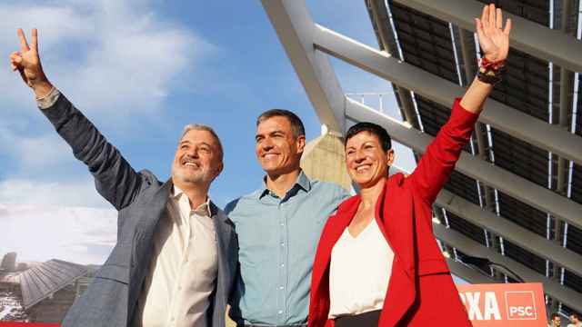 Jaume Collboni, Pedro Sánchez y Filo Cañete (de izquierda a derecha) en un acto en Barcelona / GALA ESPÍN