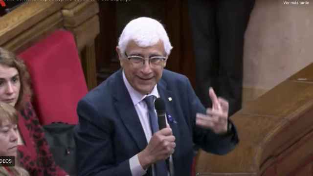 Manel Balcells, respondiendo a Lorena Roldán en el Parlament / CANAL PARLAMENT