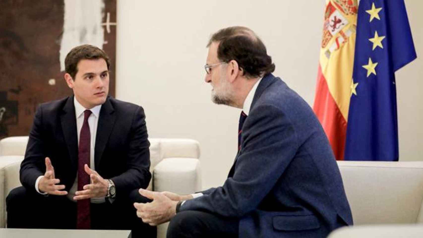 Albert Rivera (i), líder de Ciudadanos, en su encuentro con el presidente del Gobierno, Mariano Rajoy (d) / C's