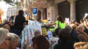 Concentración frente a la Consejería de Economía de la Generalitat por los registros de la Guardia Civil / CG