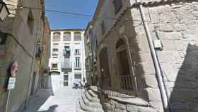 Plaza Mayor de Artesa de Segre (Lleida), donde un hombre intentó quemar viva a su pareja / GOOGLE MAPS