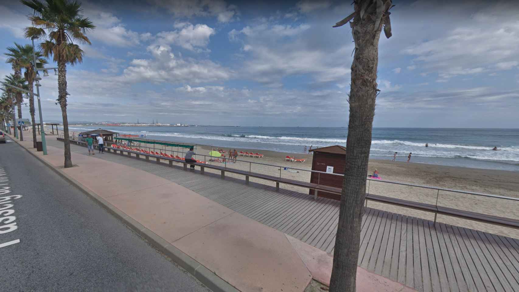 Playa de La Pineda, en Vila-seca, donde se la niña murió / GOOGLE