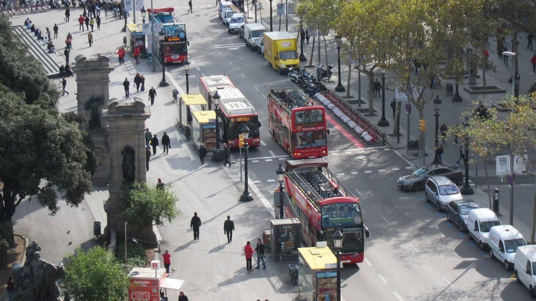 Vista aérea de una calle de plaza Cataluña, el lugar más concurrido por los turistas en Barcelona / EUROPA PRESS