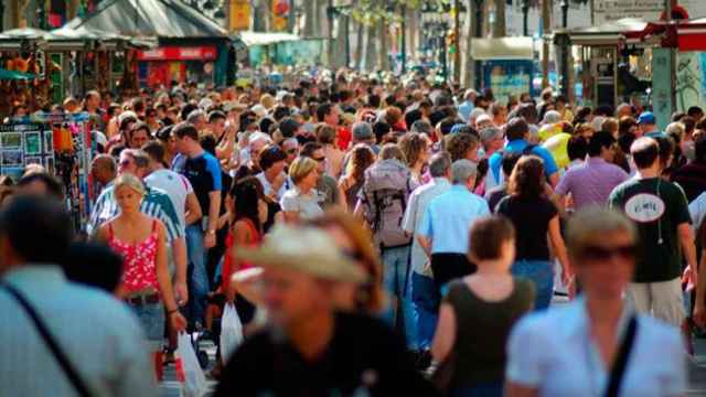 Turistas en Las Ramblas de Barcelona, una de las zonas con más saturadas de la ciudad / CG