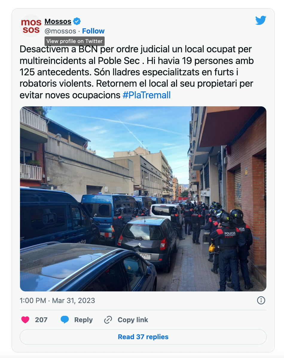 Tweet de los Mossos informando del desalojo / TWEET