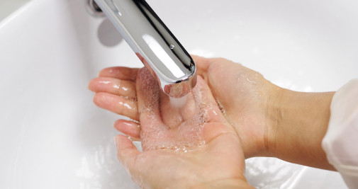 Lavado de manos, una medida para prevenir la bronquiolitis / PEXELS