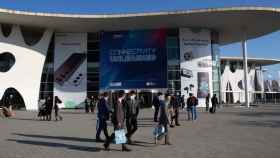 Visitantes abandonan la Fira en la clausura del Mobile World Congress 2022, en la Fira de Barcelona / EUROPA PRESS