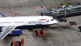 Un avión de British Airways (IAG) en el aeropuerto de Madrid-Barajas / EP