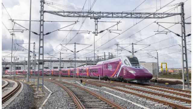 Un tren de AVLO, el nuevo servicio de bajo coste de Renfe / EUROPA PRESS