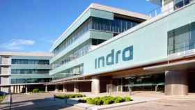 Imagen de la sede central de Indra, empresa que se sitúa al frente del cártel detectado por Competencia / EFE