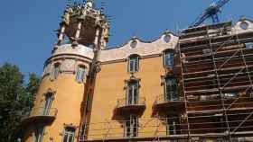 La rotonda y la fachada modernistas de la Torre Andreu de Barcelona.