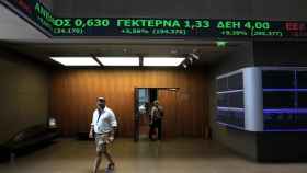 Una imagen de la Bolsa de Atenas el martes pasado, cuando aún estaba en negativo