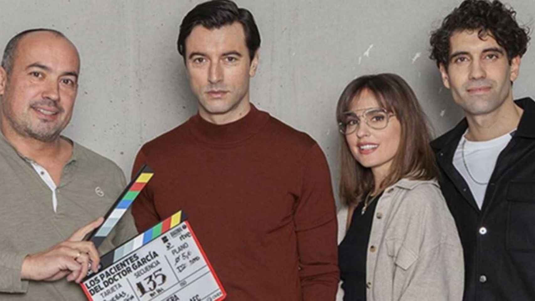 Director y actores de la serie 'Los pacientes del doctor García' / RTVE