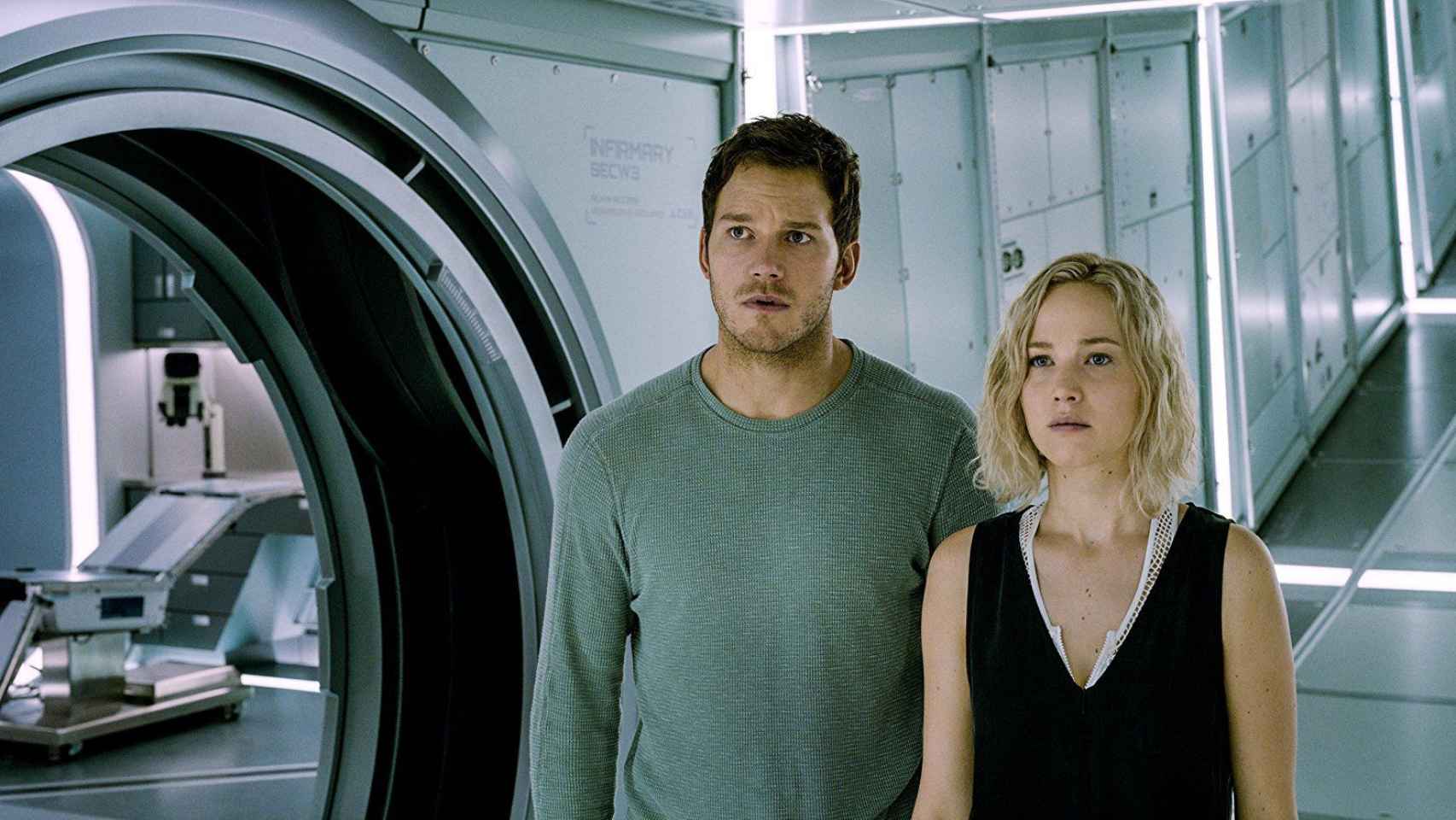 Jennifer Lawrence junto a Chris Pratt en una escena de 'Passenger'