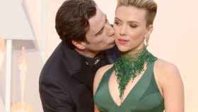 Scarlett Johansson, junto a John Travolta, en una imagen de archivo