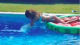 El 'planchazo' de Paula Echevarría en su piscina