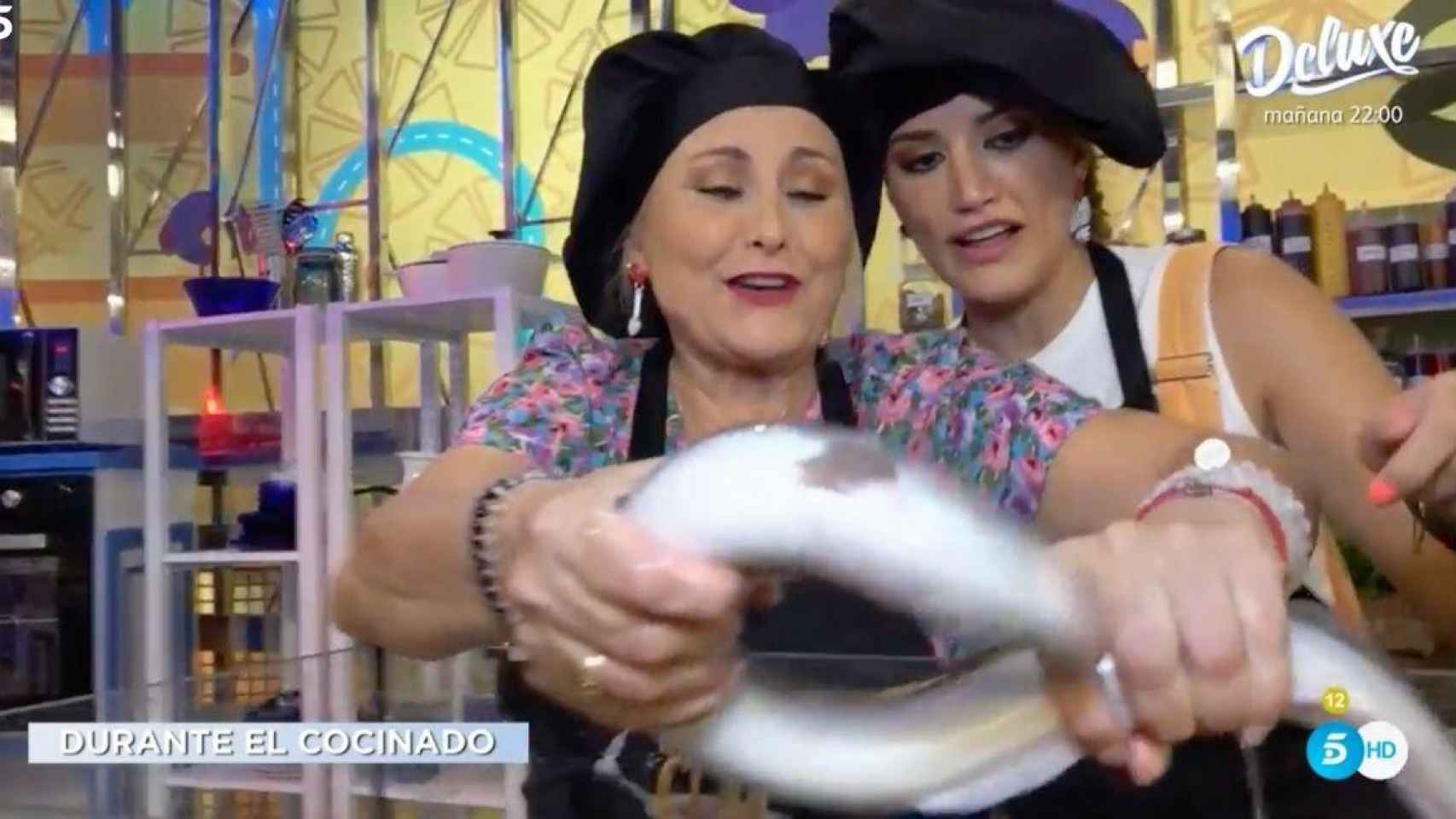 Alba Carrillo y su madre en 'La última cena' / MEDIASET