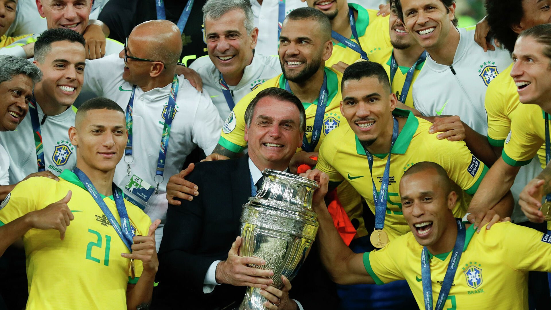 Bolsonaro, celebrando la última Copa América ganada por Brasil / EFE
