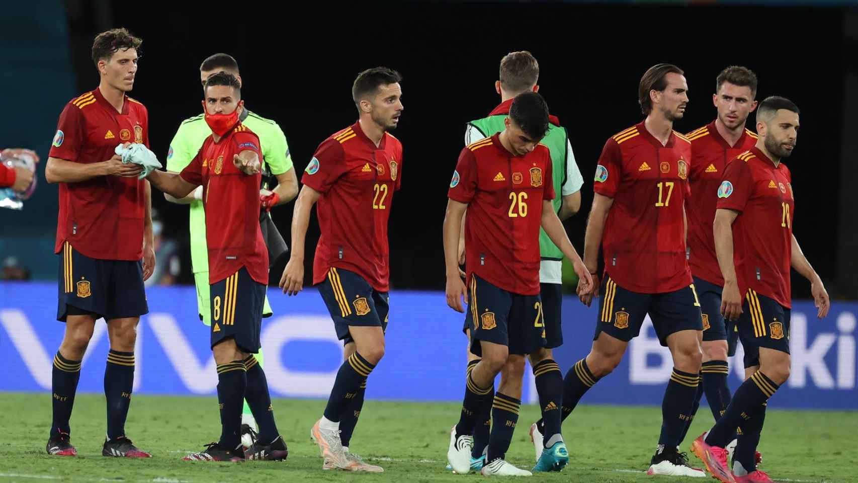 Los jugadores de España, abatidos después de empatar ante Polonia / EFE