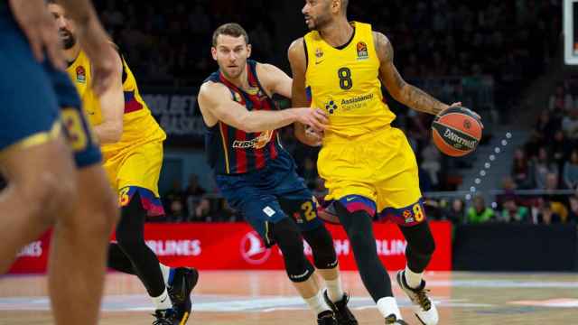 Hanga, en una acción ante el Baskonia | FCB