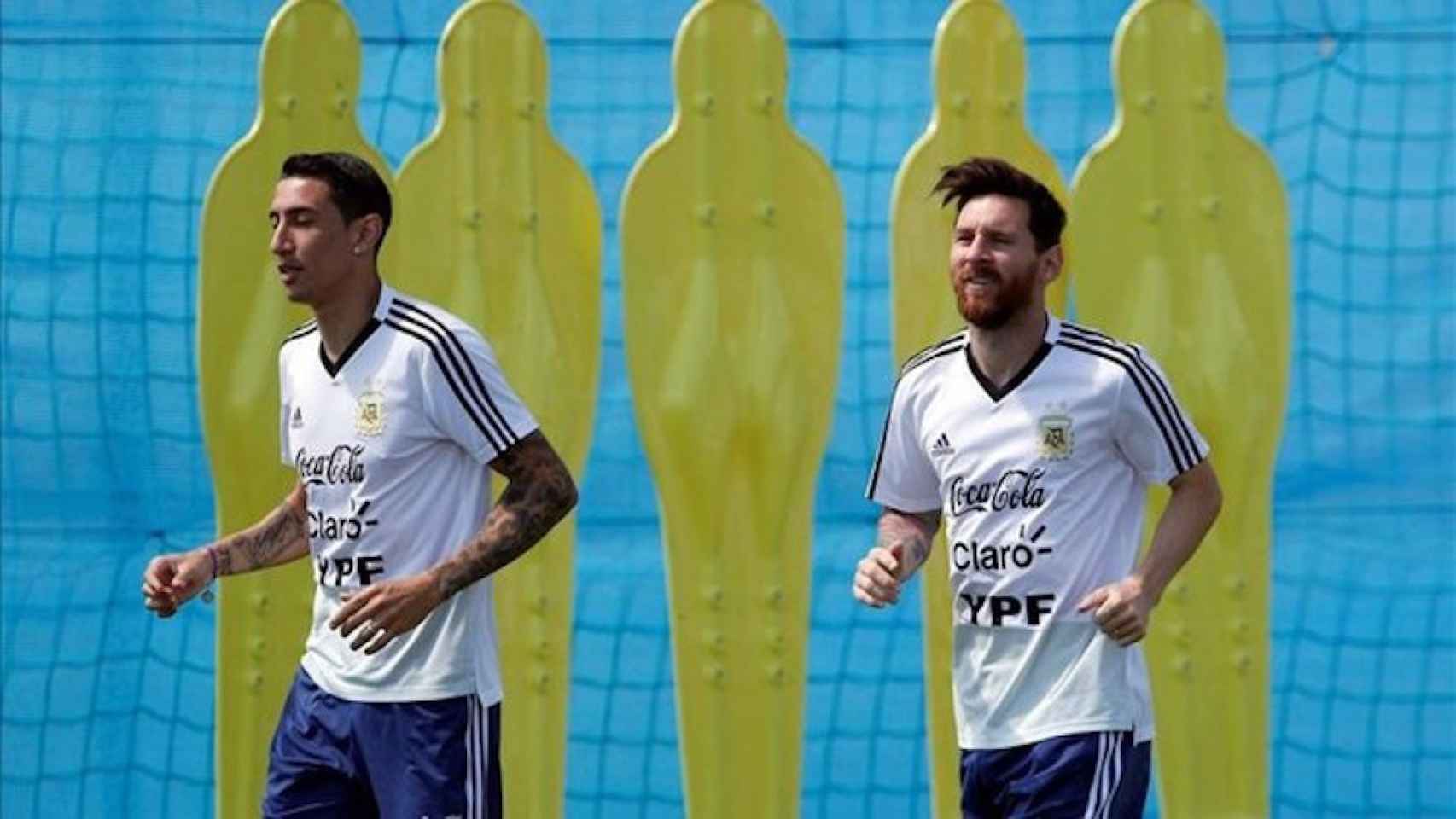 Una foto de Leo Messi y Di María durante un entrenamiento con Argentina / EFE