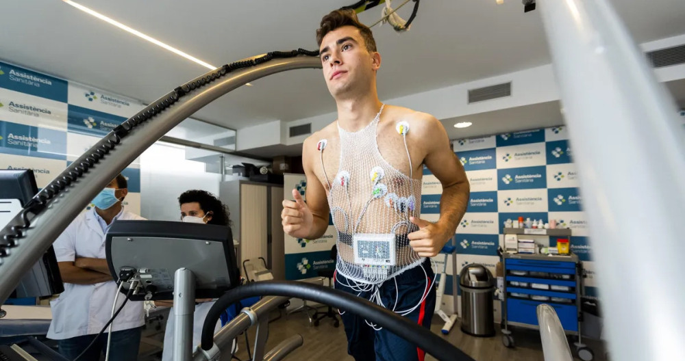 Álvaro Núñez, realizando las pruebas médicas en las instalaciones del Barça / FCB