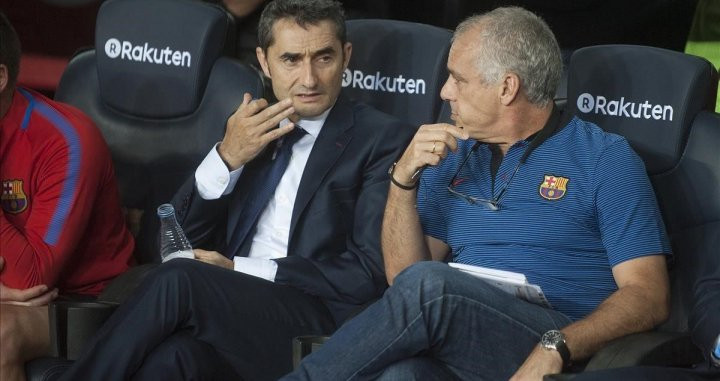 Ernesto Valverde, junto a su segundo entrenador en el Barça Jon Aspiazu / EFE