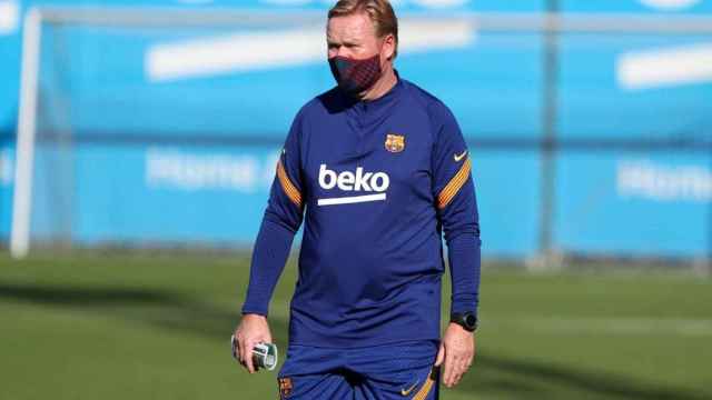 Ronald Koeman en un entrenamiento del Barça / FCB