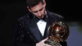 Leo Messi recibe su séptimo Balón de Oro : EFE