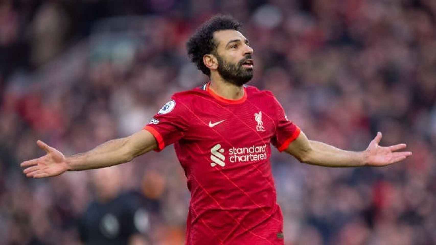 Salah, en un partido del Liverpool con la publicidad de Standard Chartered en la camiseta / REDES