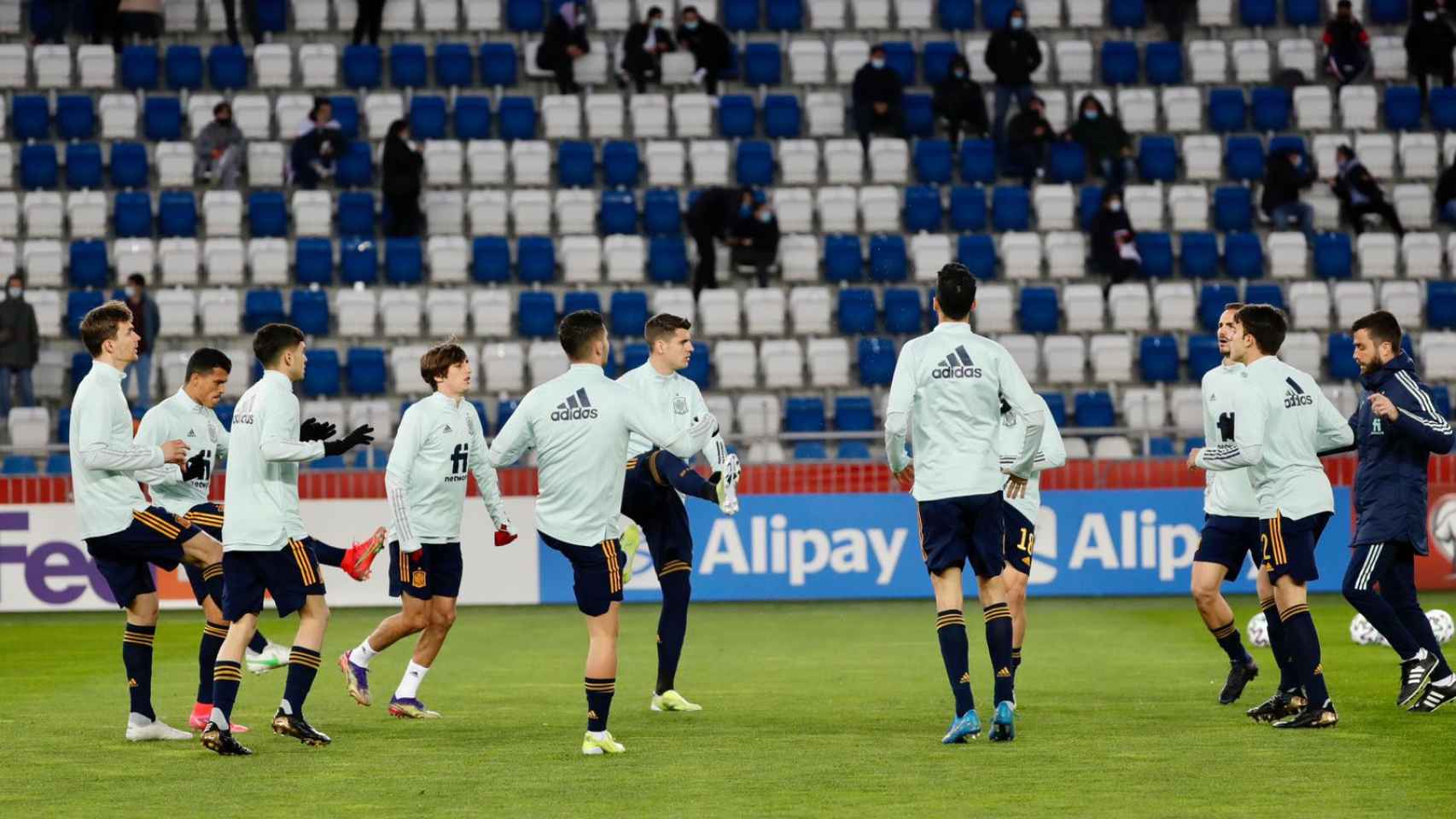 Los jugadores de la Roja calentando antes del partido contra Georgia / RFEF