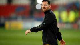 Leo Messi en un calentamiento del Barça / EFE