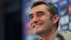 Valverde sonríe durante una rueda de prensa del FC Barcelona / EFE
