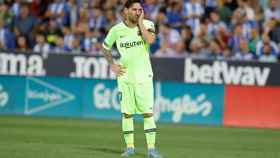 Leo Messi, capitán del Barça, petrificado, frente al Leganés / EFE