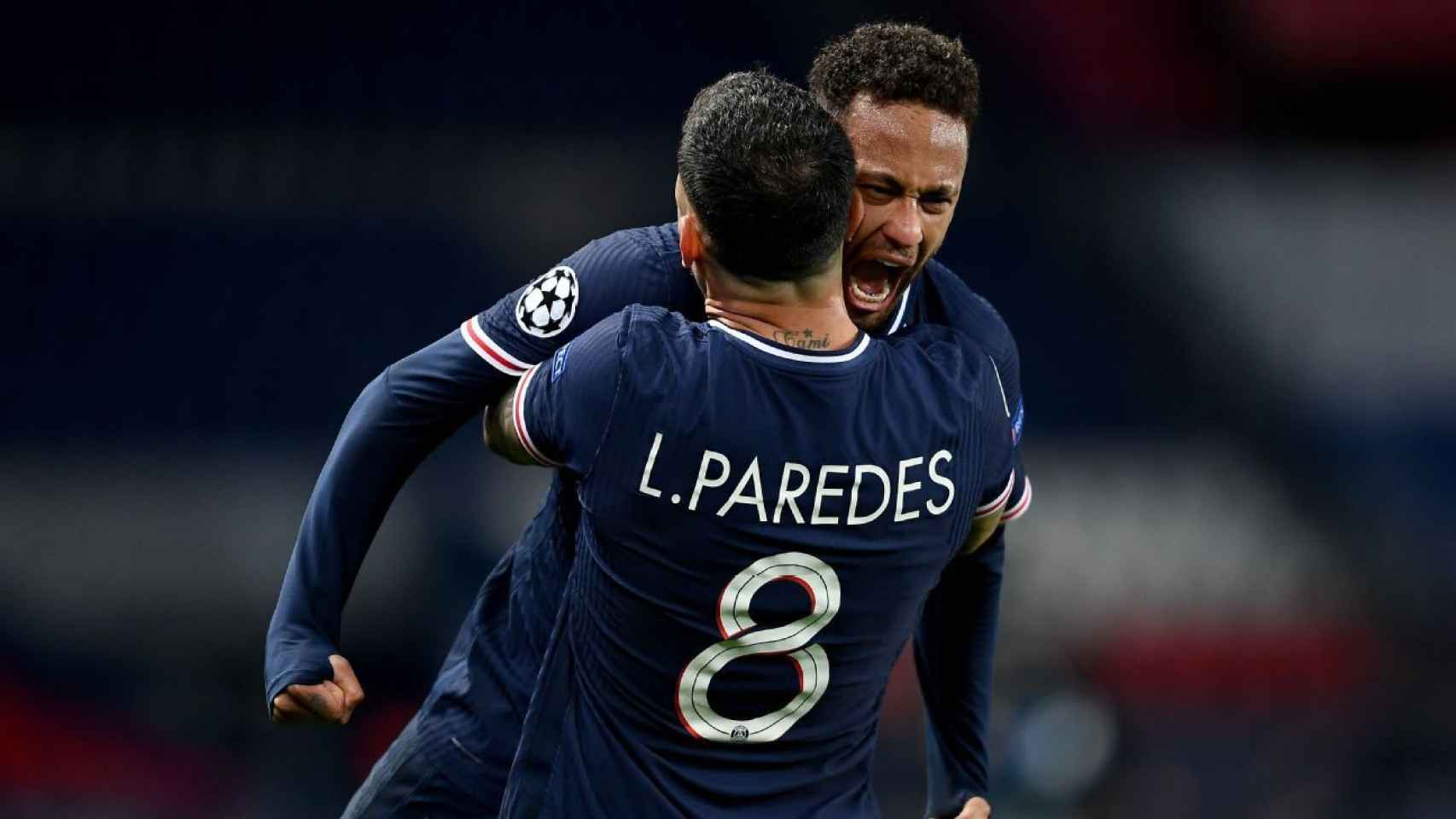 Neymar celebra con Paredes la clasificación del PSG / EFE