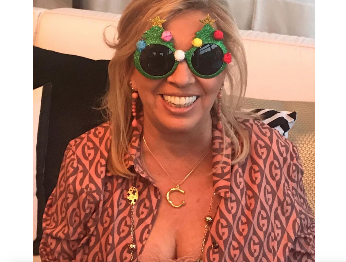 Carmen Borrego desea a sus seguidores unas felices fiestas con unas gafas de Navidad / INSTAGRAM