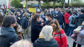 Diputados de JxCat en la manifestación no comunicada contra el 25% de clases en castellano en una escuela de Canet / @JuntsxCatParl (TWITTER)