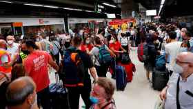 La huelga de los maquinistas de Renfe ha desatado el caos en las principales estaciones de Cataluña / ALEJANDRO GARCÍA - EFE
