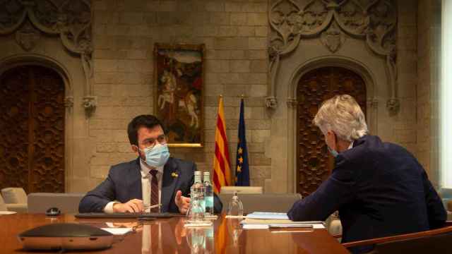 El presidente de la Generalitat, Pere Aragonès, reunido con el 'conseller' de Salud, Josep Maria Argimon / EFE