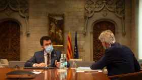 El presidente de la Generalitat, Pere Aragonès, reunido con el 'conseller' de Salud, Josep Maria Argimon / EFE