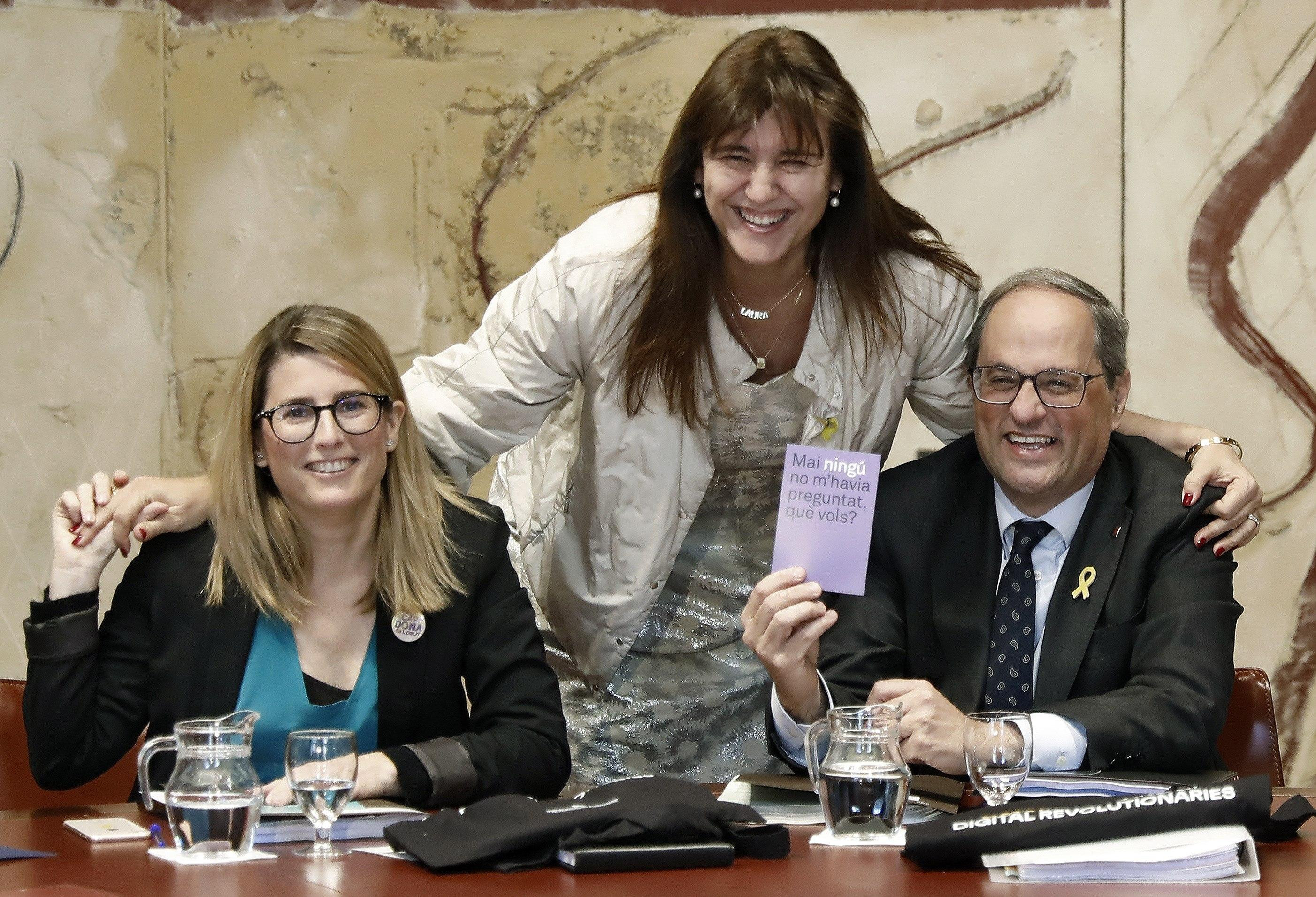 Laura Borràs, entre el presidente de la Generalitat, Quim Torra, y su consejera portavoz, Elsa Artadi / EFE