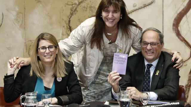 Laura Borràs, entre el presidente de la Generalitat, Quim Torra, y su consejera portavoz, Elsa Artadi / EFE