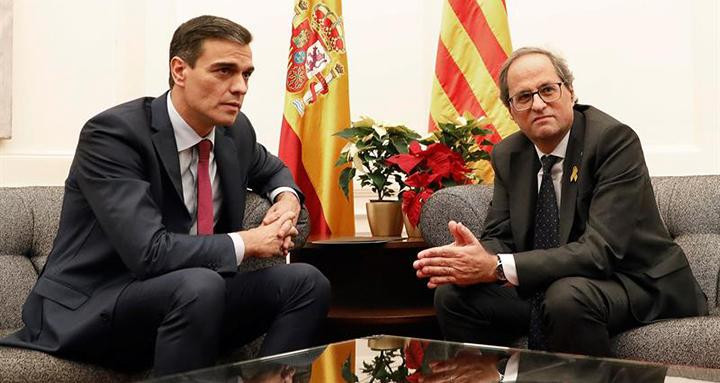 El presidente del Gobierno español Pedro Sánchez y el presidente de la Generalitat, Quim Torra, en la reunión mantenida en Barcelona / EFE
