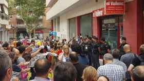 Manifestación en las puertas de El Vallenc, el semanario de Tarragona / CG