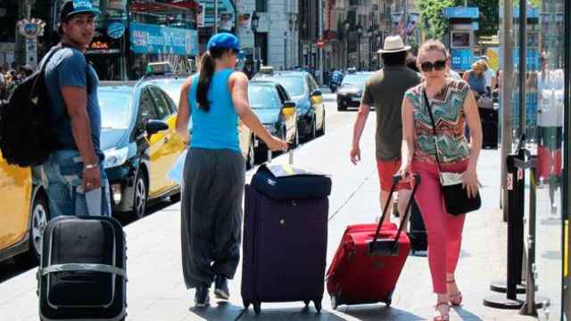 Turistas en las calles de Barcelona, ciudad que recibió más de 14 millones de visitantes en 2016 / CG