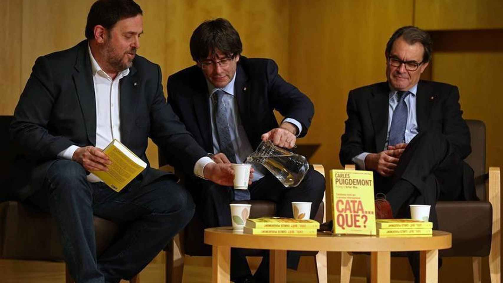 Artur Mas (d) en una imagen de archivo previa al juicio junto a Oriol Junqueras (d) y Carles Puigdemont (c) / EFE