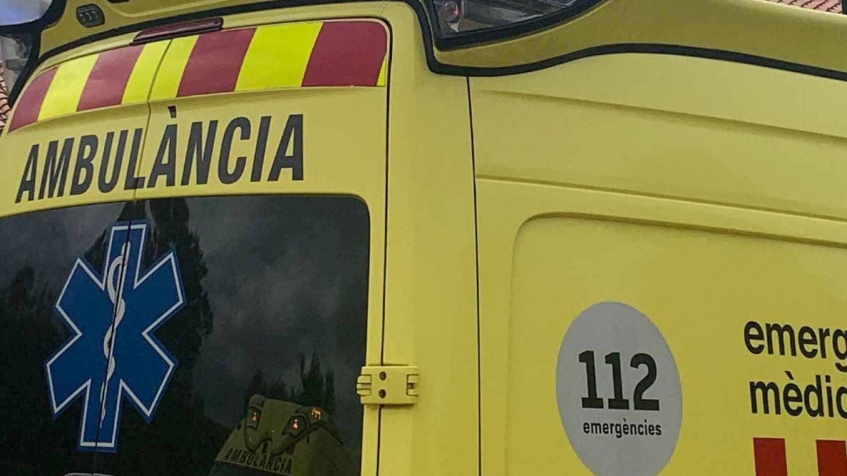 Imagen de una ambulancia del SEM como la que ha intervenido en el accidente de L'Escala / SEM