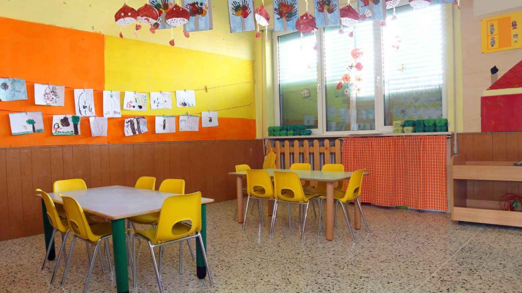 Un aula vacía: el Covid aumenta su presencia en los colegios catalanes / EP